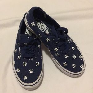 Kids VANS MLB New York Yankee’s Shoes.